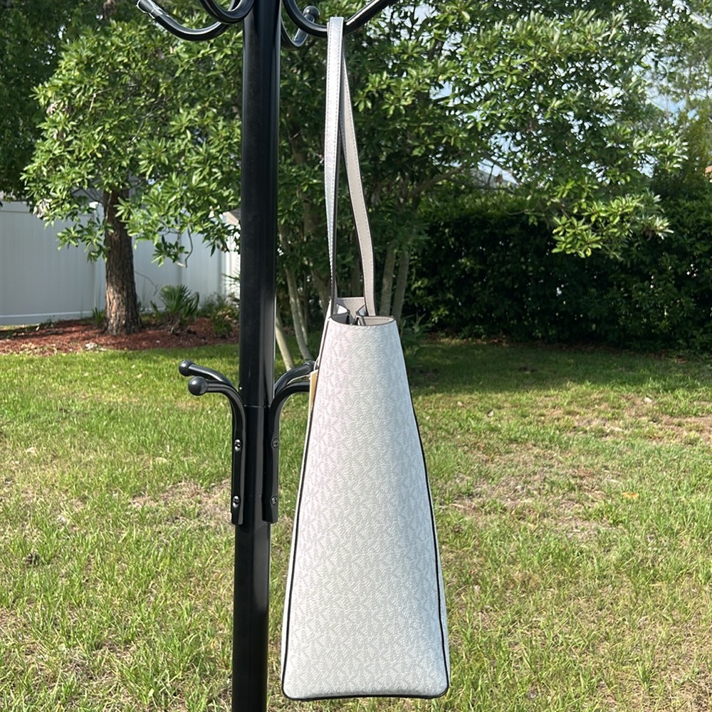 NWT $498 Michael Kors LARGE tote bag - White, silver - Picture 10 of 11
